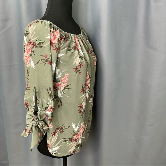 Motion- Tropical floral green off shoulder blouse - Picture 5 of 5